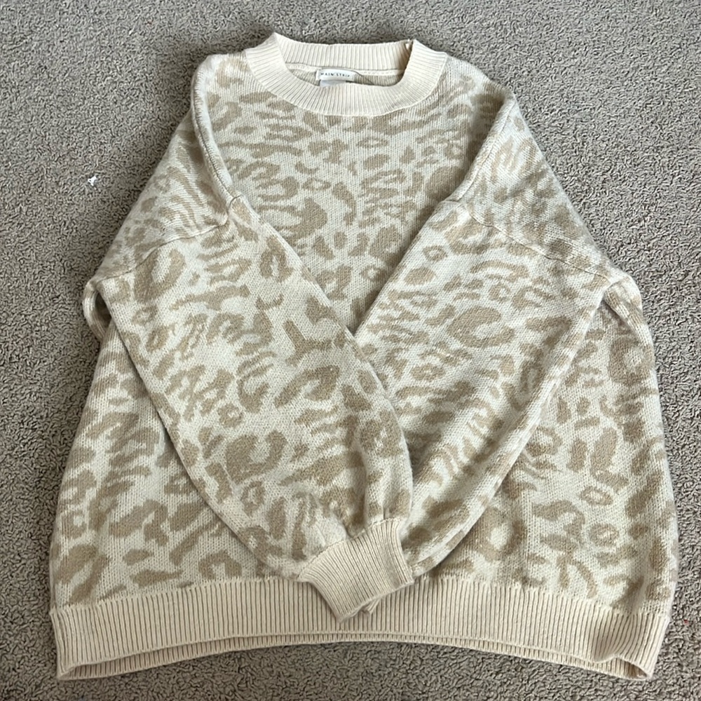 Main strip sweater